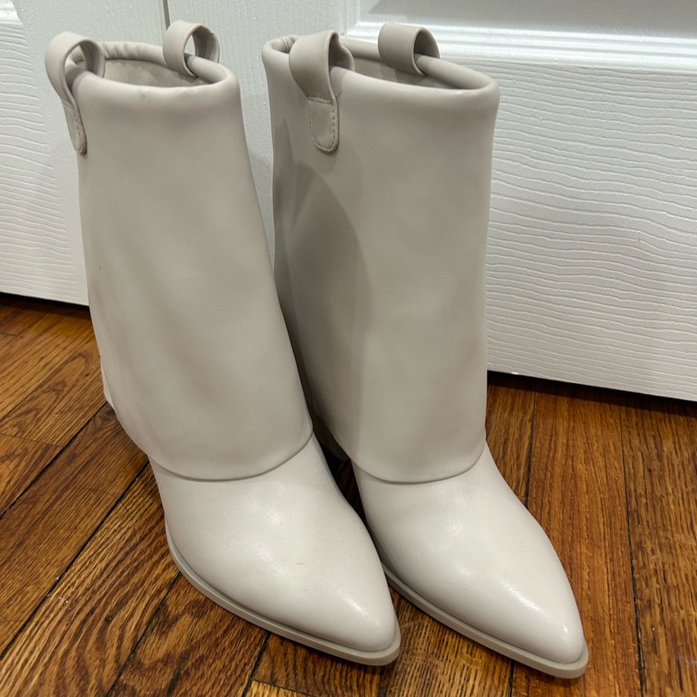 Steve Madden Cream Pointed Toe Ankle Boots